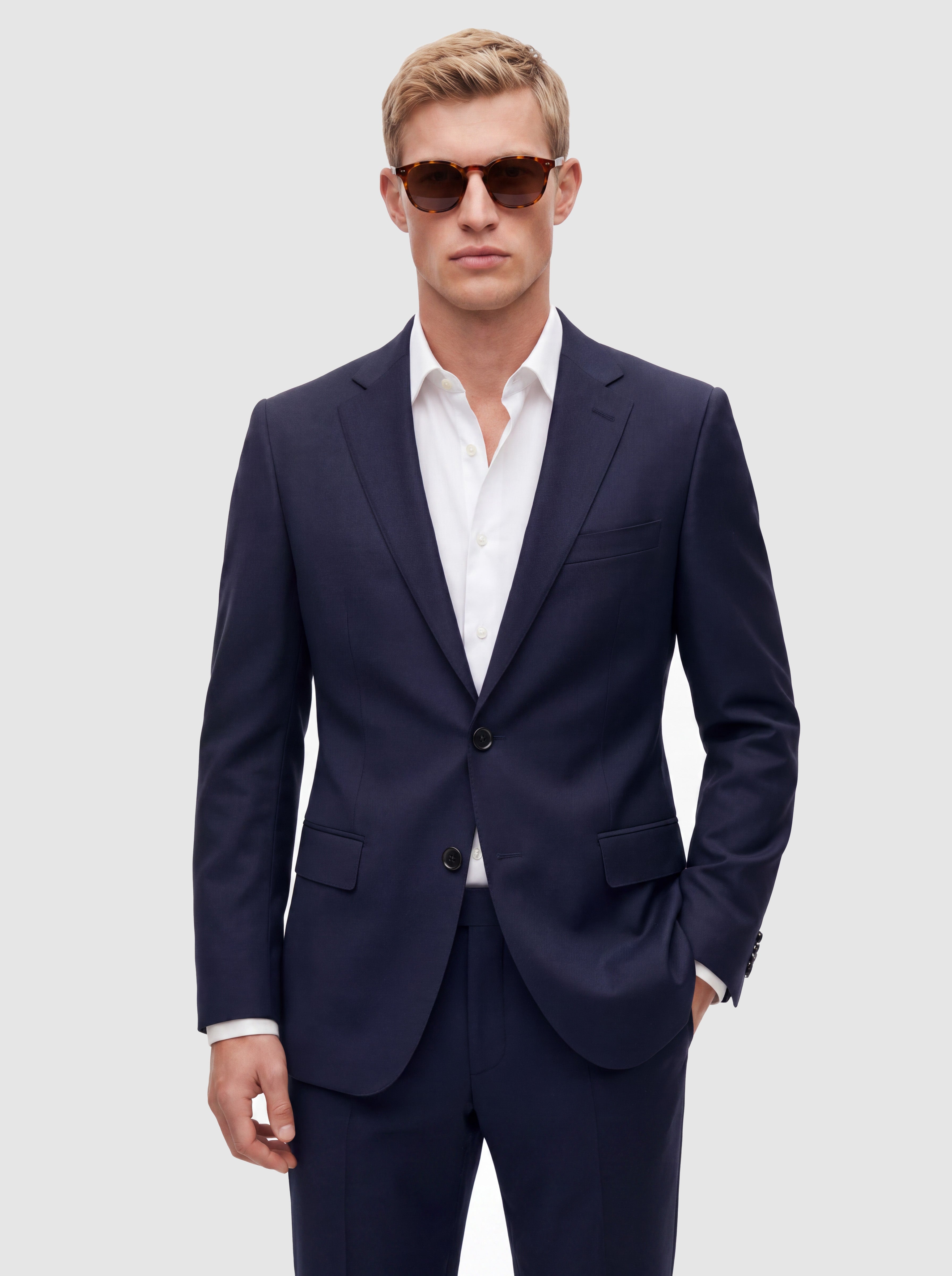 Signature Wool Blend Modern Fit Suit with Refined Silhouette
