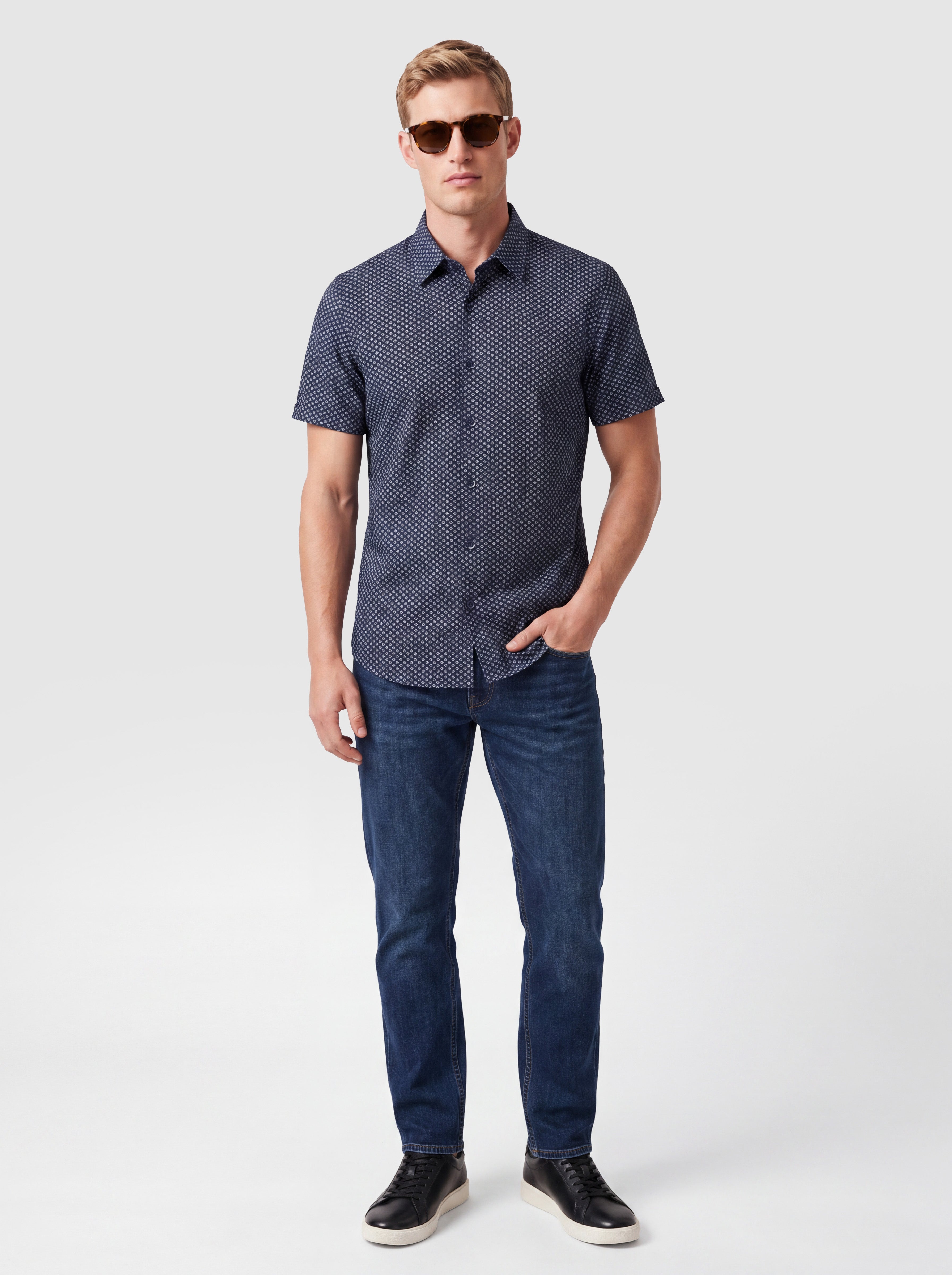 Men’s micro-geometric print short sleeve button-up shirt