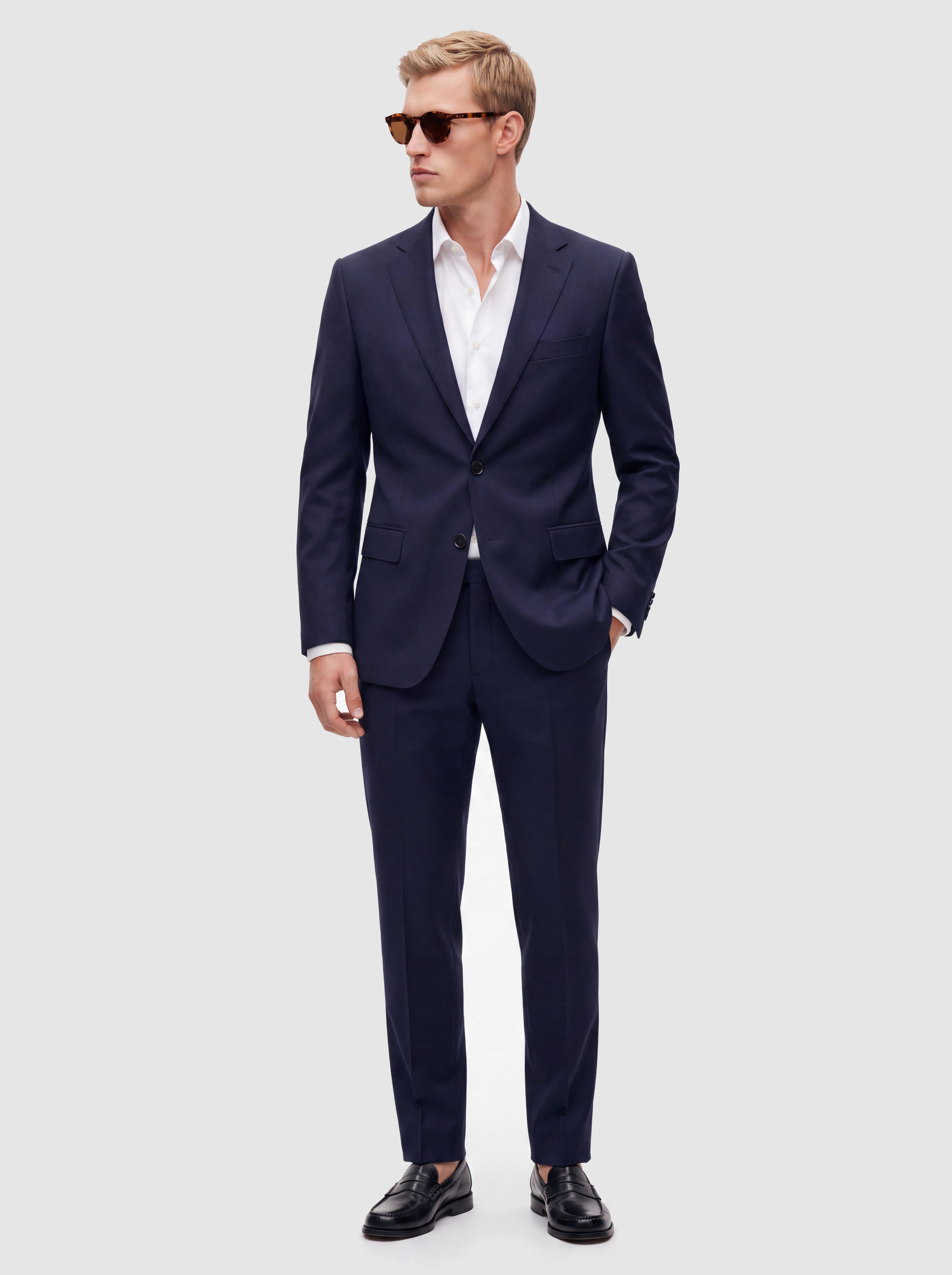 Signature Wool Blend Modern Fit Suit with Refined Silhouette