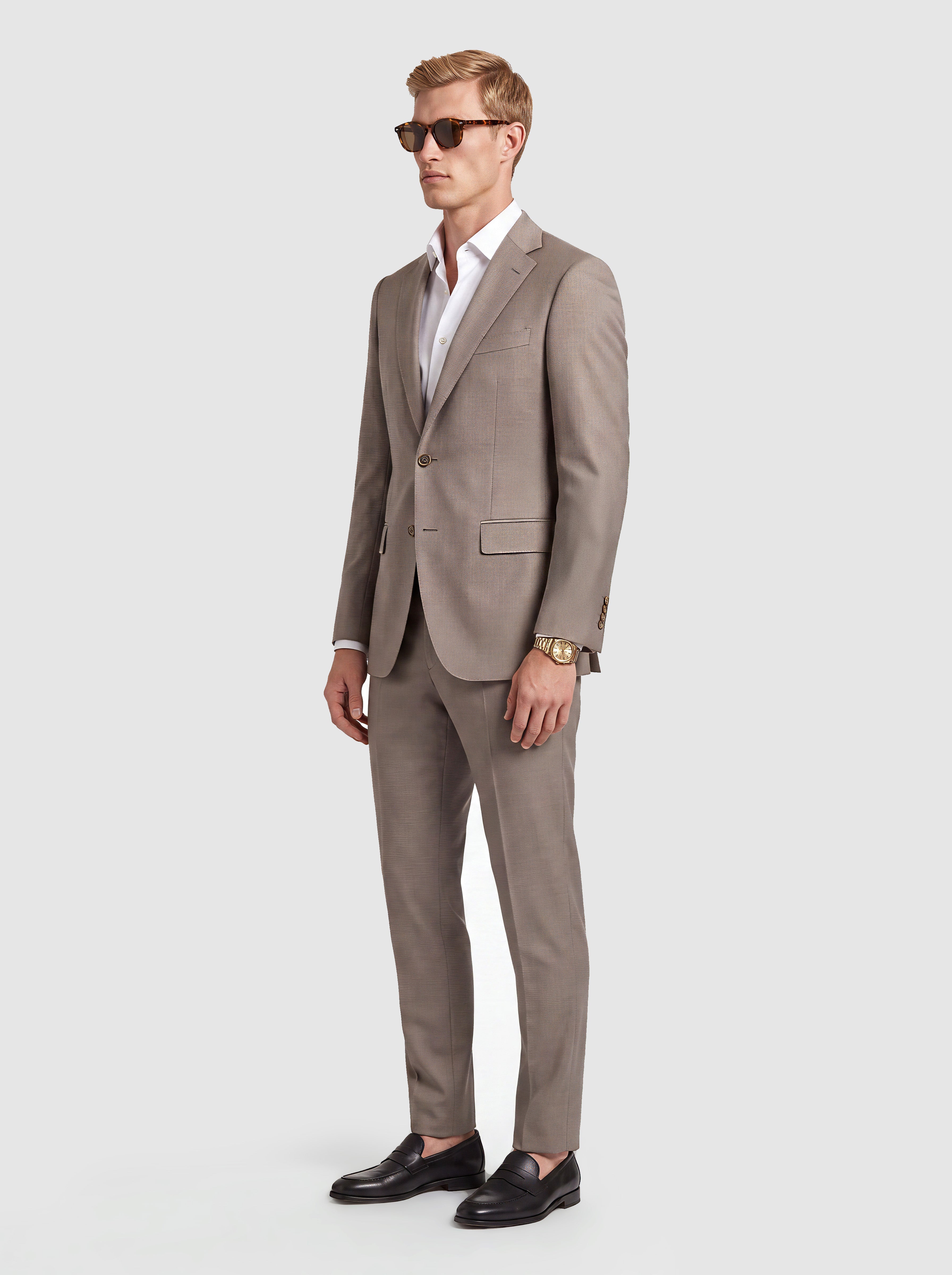 Signature Wool Blend Modern Fit Suit with Refined Silhouette