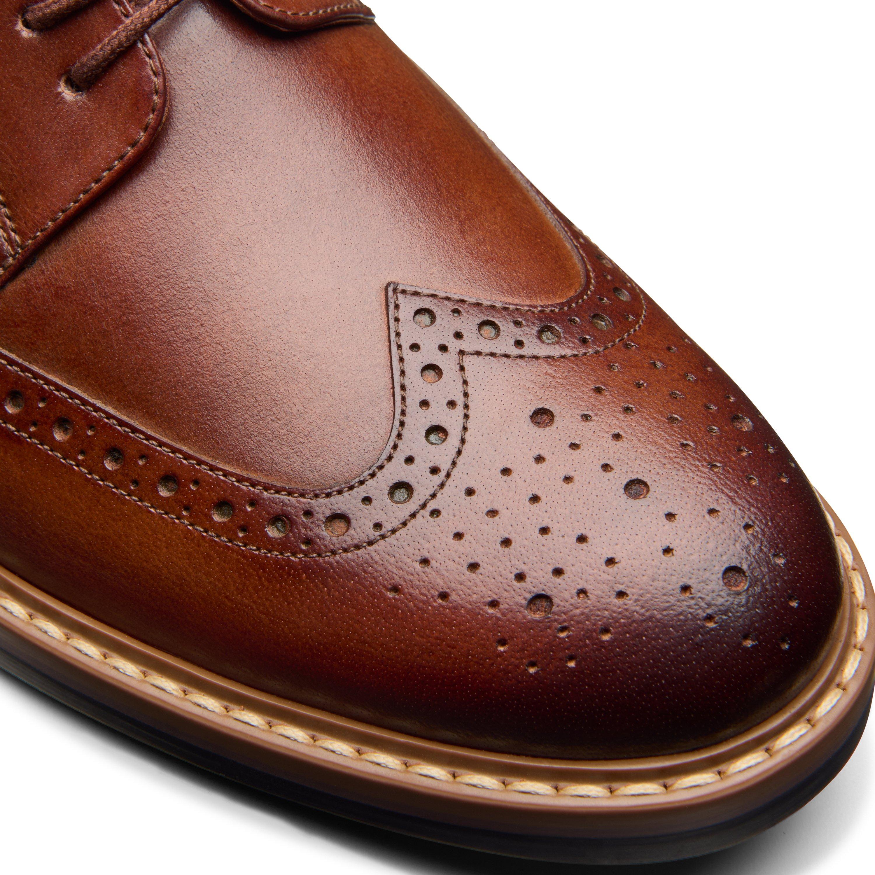 Contrast Welt Leather Wingtip Brogue Derby Shoe