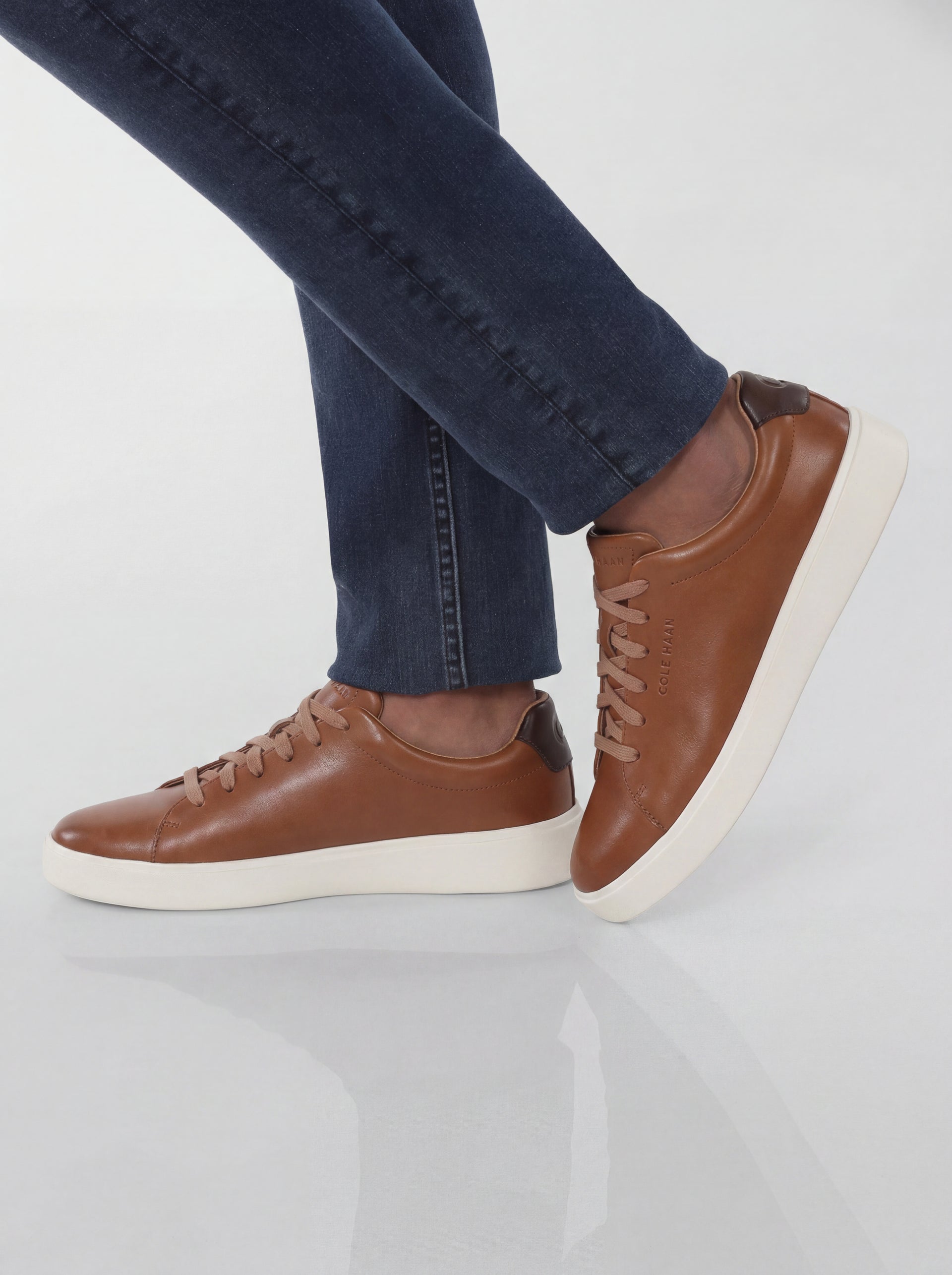 Men's Grand Crosscourt Traveler Sneaker