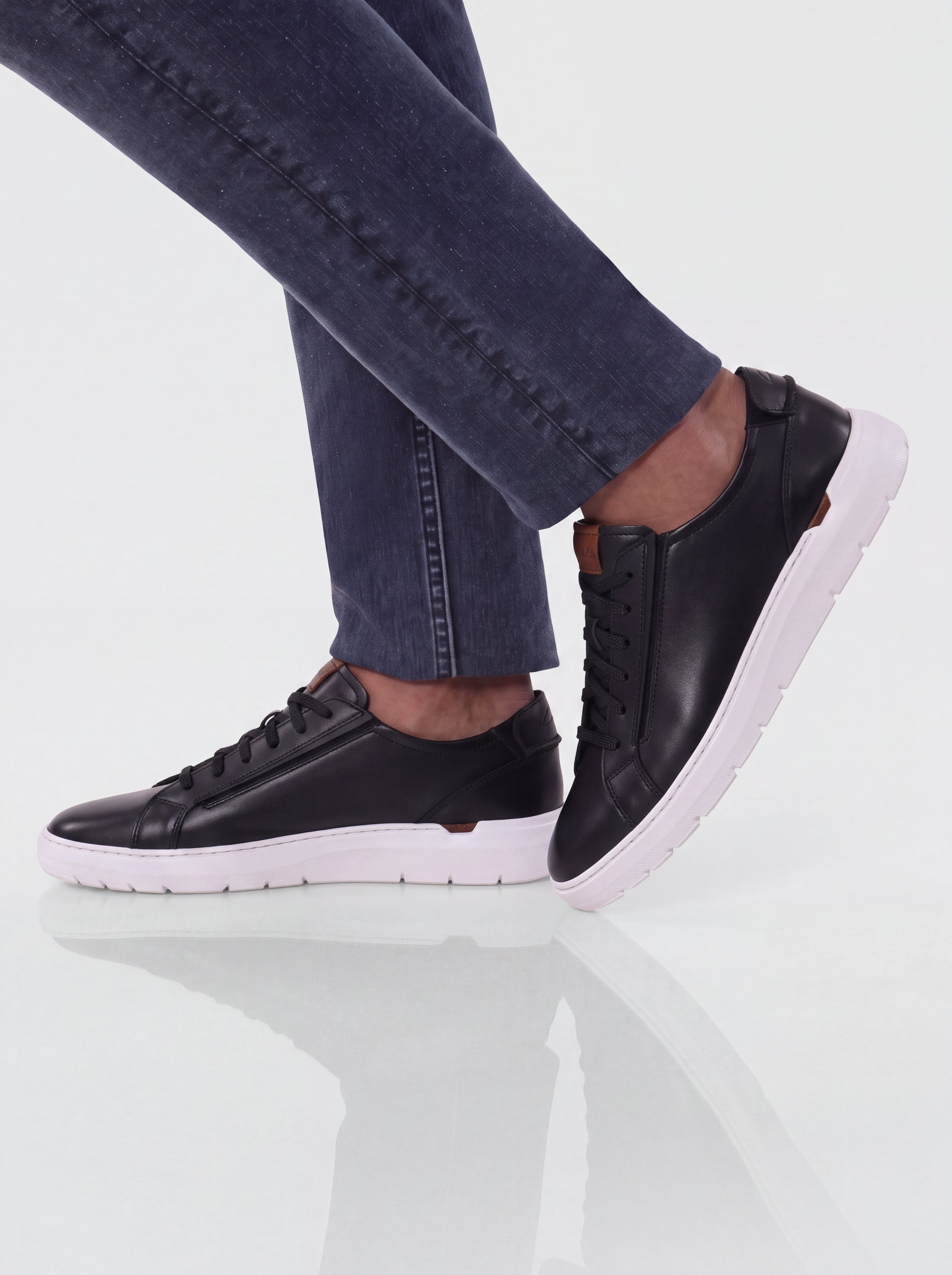 Flexwell Lace Black Leather Sneakers