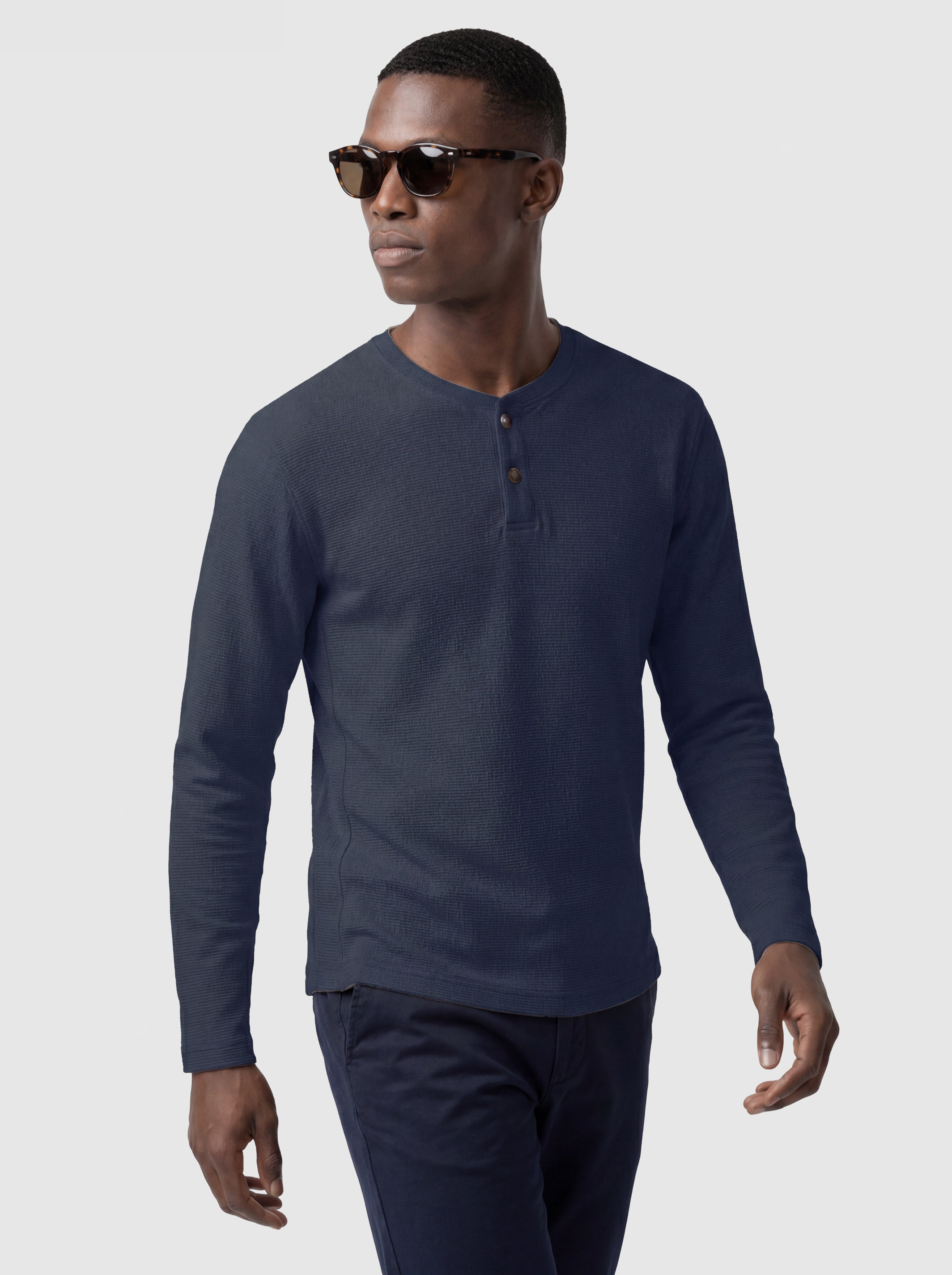 Perfomance Knit Buttoned Crewneck Henley