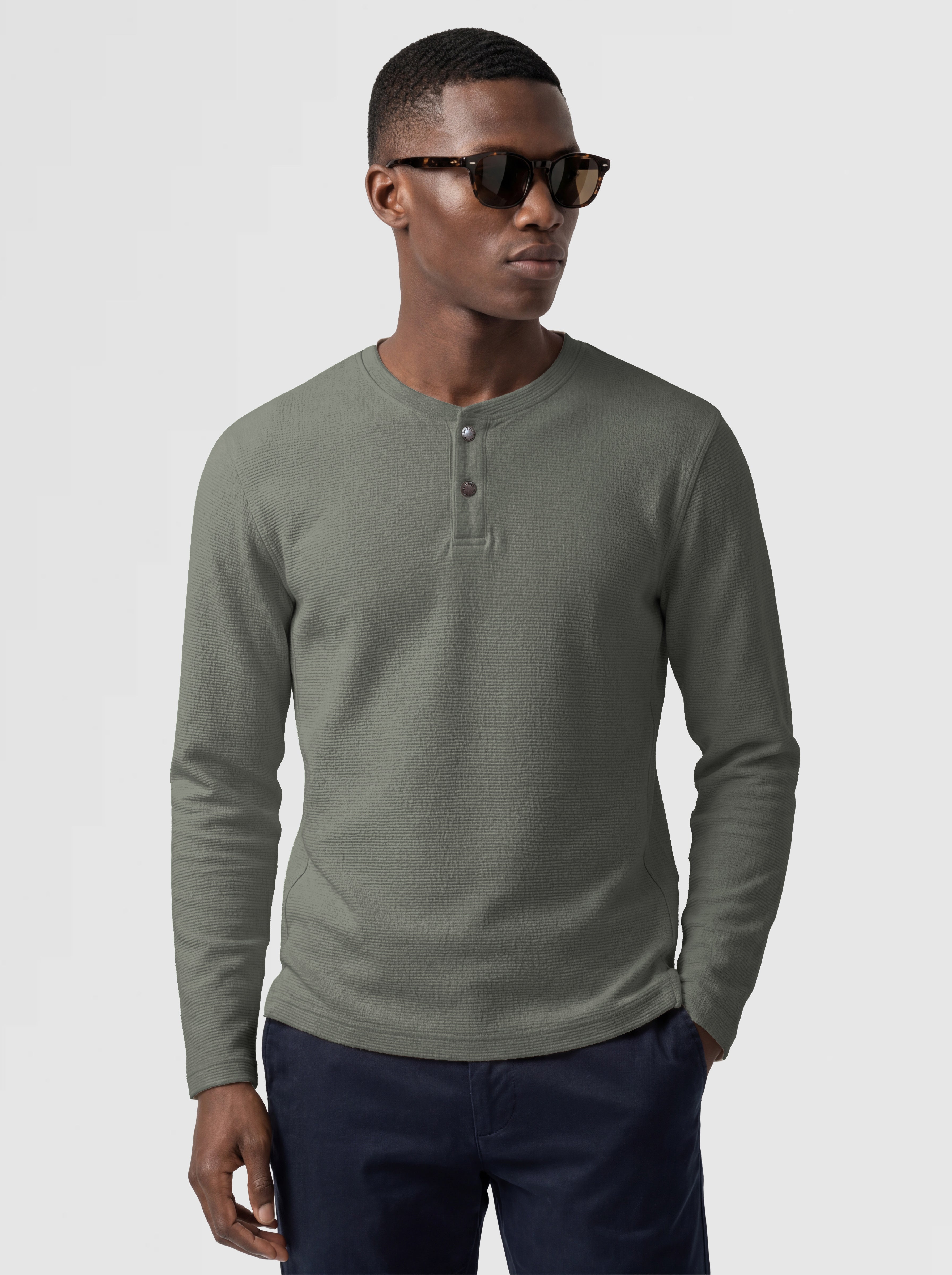 Perfomance Knit Buttoned Crewneck Henley